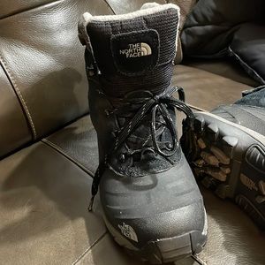 North face winter boots. Barely worn